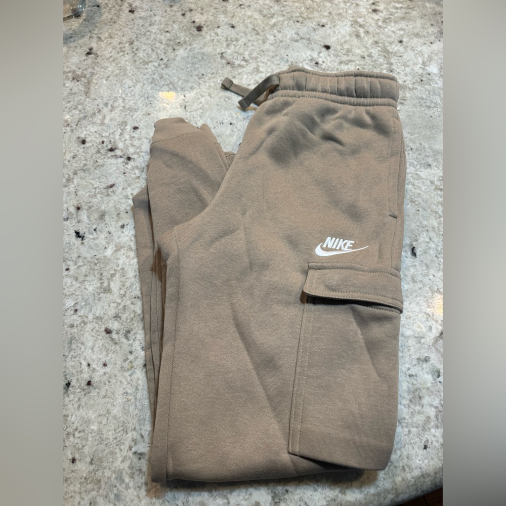Youth Med. Nike sweat pants